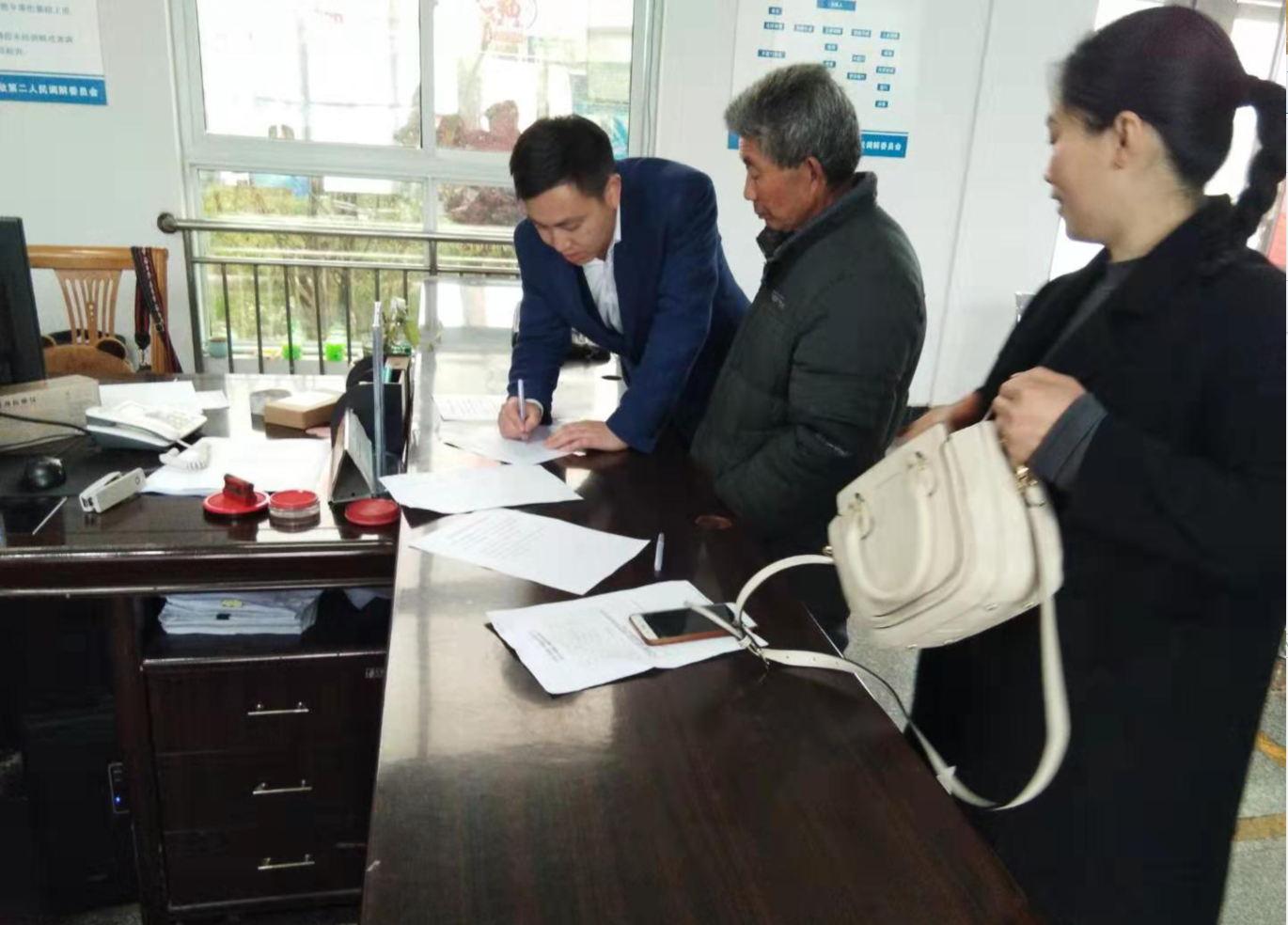 m88明昇集团为帮扶贫困户提供法律援助